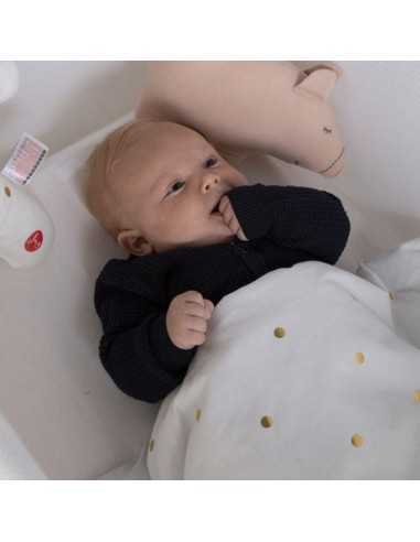 Manta bebé blanca topos dorados Childhome