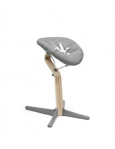 Trona Stokke Nomi madera haya gris con newborn set