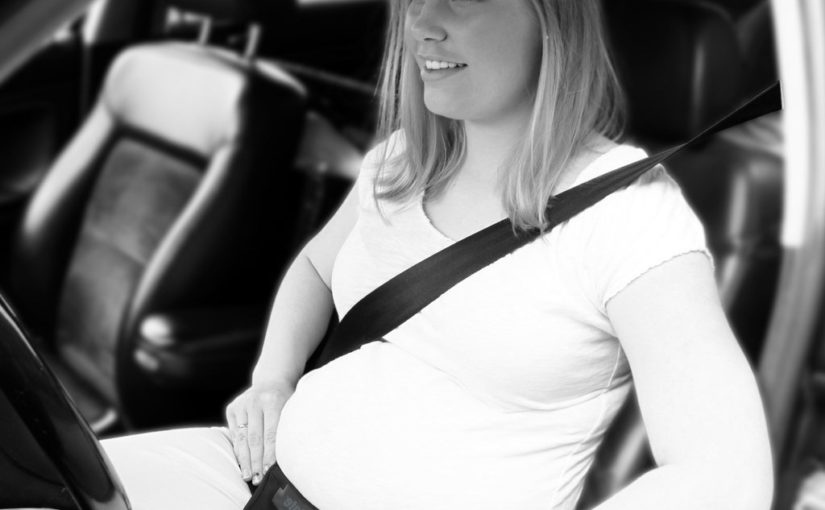 Colocar correctamente el cinturón de seguridad estando embarazada - El blog  de Experiencia Bebé