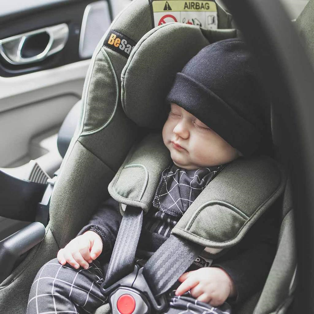 Cómo instalar una silla de bebé en el coche. 