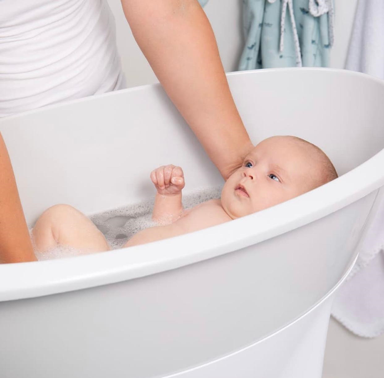Что нужно для купание. Ванночка Luma. Ванночка для новорожденных. Ванна для купания новорожденных. Купание новорожденного в ванне.