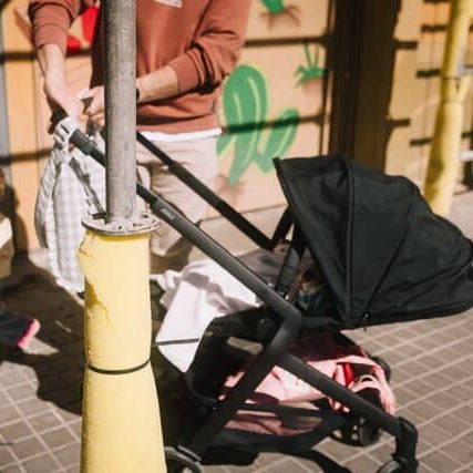 Elegir un carrito de bebe urbano como el Hub 2 es ideal para las familias con poco espacio