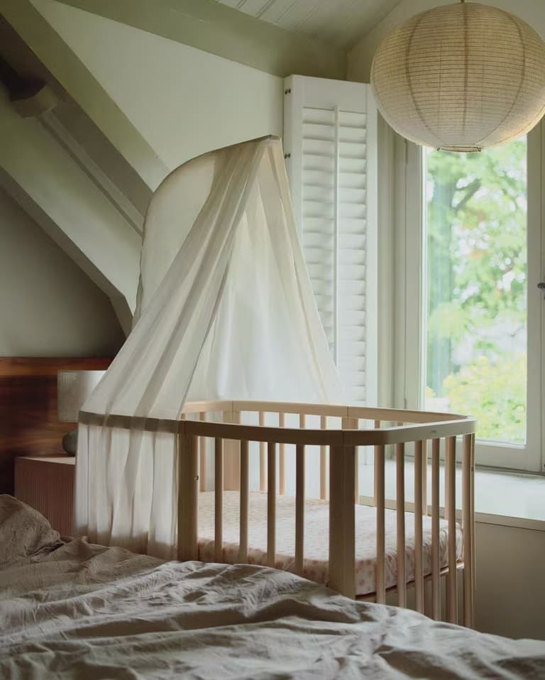Estructura abierta de la cuna Stokke Nighti