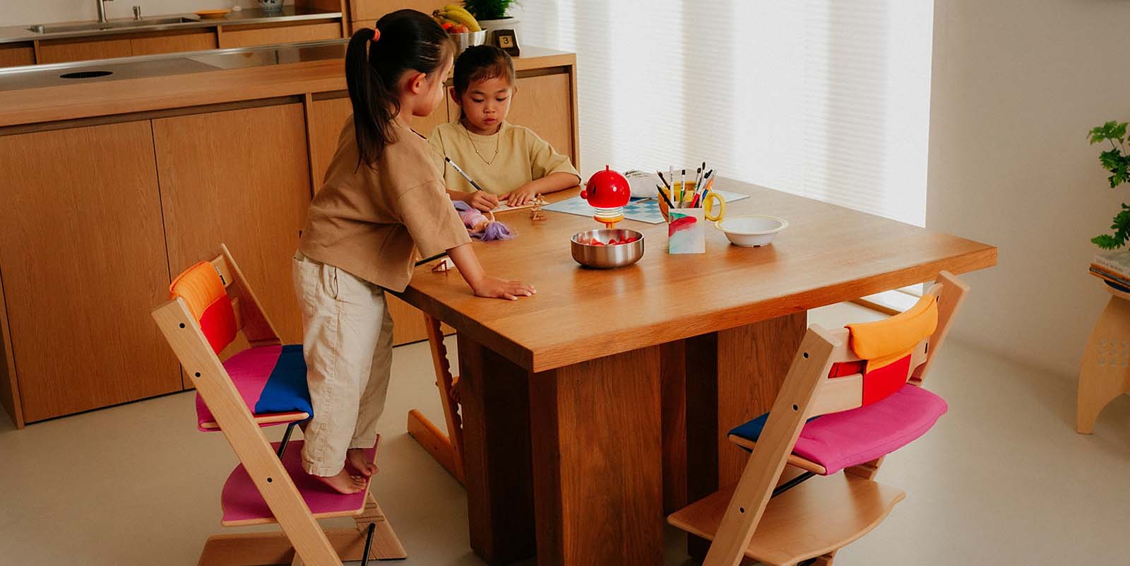 Cuatro combinaciones de color de la Stokke Tripp Trapp MoMA Edition