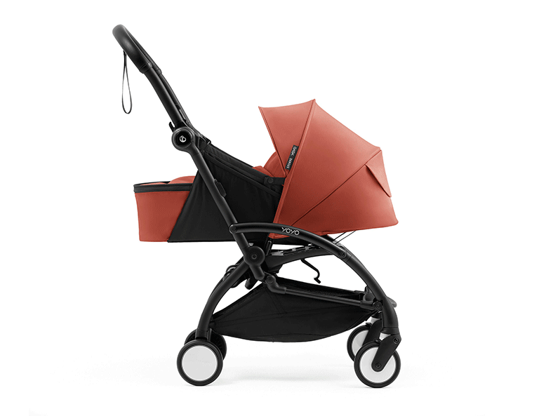 Stokke YOYO5 plegada con el Pack Recién Nacido 0+ instalado