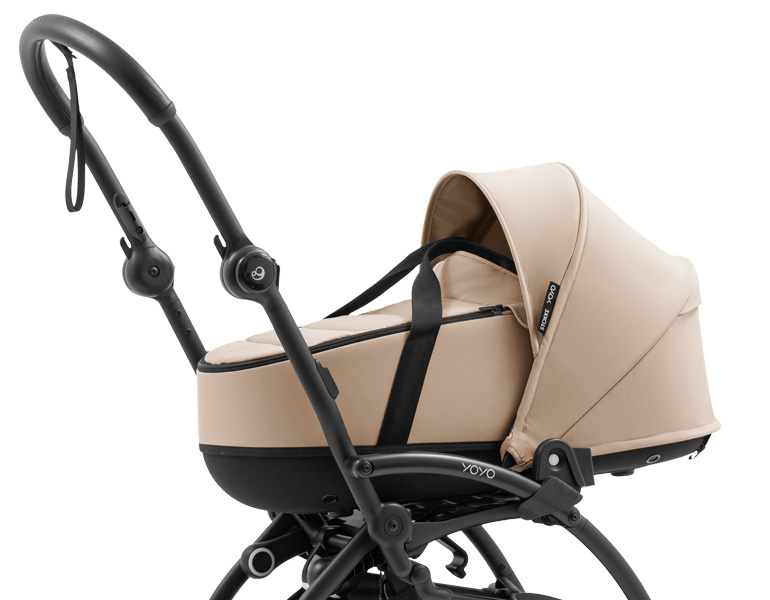 Capazo Rígido Stokke YOYO5 instalado sobre el chasis